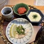 おダシと銀しゃり 中華そば二兎 - 薬味により味変を楽しめます