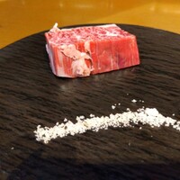 圭 本店 - 上ハラミ厚切り（トリュフ塩添え）（1枚）
