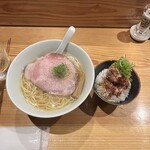 めん 呼白 - ✅いりこらぁ麺¥1.100
      ✅お肉ご飯¥450
      　※現金払いのみ