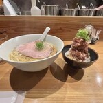めん 呼白 - ✅いりこらぁ麺¥1.100
      ✅お肉ご飯¥450
      　※現金払いのみ