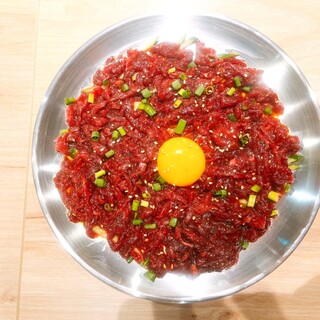 たっぷり150gのユッケが新登場！