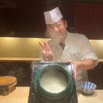 銀座うち山 - ユーモアたっぷりの大将です