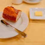 Aux Crieurs de Vin - パン
      おかわり可