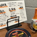 路地裏マルコ - 角のテーブル、居心地良し