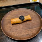 齋華 - トウモロコシの生春巻き∶キャビアを添えて