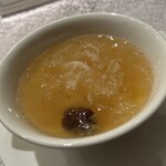 台北晶華酒店- 蘭亭 - ナツメとハスの実と白キクラゲのデザートスープ