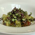 テストキッチンエイチ - 赤緑紫3種の紫蘇ジェノベーゼ小柱、セミドライトマト リングイネ