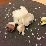 鮨 大門 - 富山湾のタコ　シンプルに粗塩で