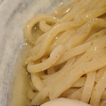 麺屋 一瀧 - 麺は全粒粉でしょう。冷水でしめられていて歯ごたえがすごく良き。こういうの好きです。また食べたい！