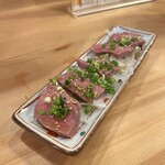 牛タンとクリスピー餃子 ひまわり - 「歩留50%のハツ刺し　ごま油塩」(税込790円)