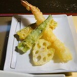 花のいわや亭 - 本まぐろ丼セット2530円の天ぷら