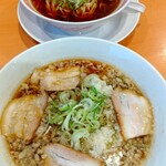 幸楽苑 - 料理写真:奥が郡山ブラック素らーめん、手前が郡山ブラック＋背脂＋大盛