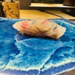 鮨shizuku 西天満 - 錦鯉に見立てたヒラメ