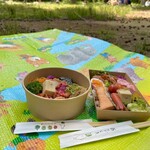 2階のべんとう屋さん 上町店 - ウツボ公園にて　いいお天気で気持ちいい〜