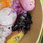 2階のべんとう屋さん - ピンク卵とかヒジキとか黄色いさつまいも、いいなぁ