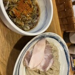 中華蕎麦 はざま - 七味多いかなって思ったけどちょうどいい。