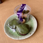 シャトレーゼ - 料理写真:手摘み蓬の草餅とカップ磯辺餅