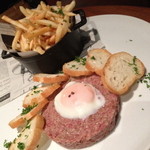 ラ・ピッチョリー・ドゥ・ルル - ランチコース（２，０００円＋税）のメイン「馬肉のタルタルステーキ」（コース価格に＋８００円＋税）２０１４年８月