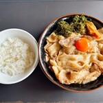 麺屋　たか - ライス付きですが、ライスにとても良く合います