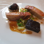 マダム・トキ - 豚のローストはもちろんブータンノワールも癖のない物。