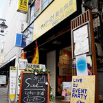 ステキナ - 看板無いとお店があることに気づかないと思う。