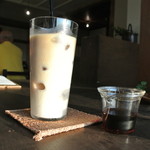 シャンディ ニヴァース カフェ - アイスカフェラテ