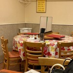 南粤美食 - 二階テーブル席