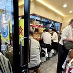 南粤美食 - 一階カウンター席