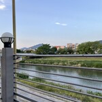 がんこ - 川沿いで床