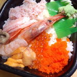 丼丸 - オホーツク丼　海老の頭を先頭にライトサイドから