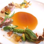 ル・ジュー・ドゥ・ラシエット  - ランチ7皿コース 5040円 の乳飲み仔羊と野菜のフリット コンソメソース添え