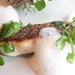 ル・ジュー・ドゥ・ラシエット  - ランチ7皿コース 5040円 の特大サザエのアワビ、茸、筍詰め ヒラメのソテー添え