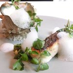 ル・ジュー・ドゥ・ラシエット  - ランチ7皿コース 5040円 の特大サザエのアワビ、茸、筍詰め ヒラメのソテー添え