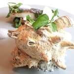 ランチ7皿コース 5040円 の特大サザエのアワビ、茸、筍詰め ヒラメのソテー添え