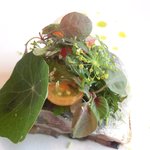 ル・ジュー・ドゥ・ラシエット  - ランチ7皿コース 5040円 の42度で低温調理した鰯のコンフィと自家製ドライトマト ジャガイモのピューレ添え