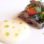 ランチ7皿コース 5040円 の42度で低温調理した鰯のコンフィと自家製ドライトマト ジャガイモのピューレ添え