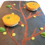 ル・ジュー・ドゥ・ラシエット  - ランチ7皿コース 5040円 のフォアグラのソテーとドライオレンジのツリー仕立て