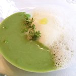 ル・ジュー・ドゥ・ラシエット  - ランチ7皿コース 5040円 のアーモンドのブランマンジェ スナップエンドウのスープ