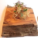 ル・ジュー・ドゥ・ラシエット  - ランチ7皿コース 5040円 の稚鮎と牛蒡のフリット オキザリスの葉と三つ葉添え