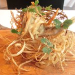 ル・ジュー・ドゥ・ラシエット  - ランチ7皿コース 5040円 の稚鮎と牛蒡のフリット オキザリスの葉と三つ葉添え