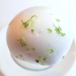 ル・ジュー・ドゥ・ラシエット  - ランチ7皿コース 5040円 の真鯛のマリネ 米エキスの泡 ライムの皮添え