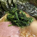 横浜家系ラーメン 三郷家 - ほうれん草。