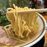 横浜家系ラーメン 三郷家 - 大橋製麺多摩の中太麺。