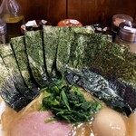横浜家系ラーメン 三郷家 - 海苔増しは5枚100円。