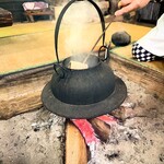 山菜料理 みたき園 - 鉄瓶で煎れたお茶