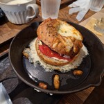 cafe zakka  hinatabocco - パンランチにつくチキンバーガーめちゃ旨
