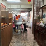 老麺店  - 左手に小菜、右手に調味料