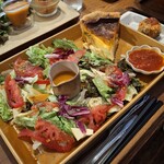cafe zakka  hinatabocco - キッシュランチ1700円キッシュ１５cmくらいあります