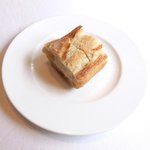 ル・ジュー・ドゥ・ラシエット  - ランチ7皿コース 5040円 のパン