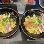 東京油組総本店 - 左側あたし、右側が妻の分